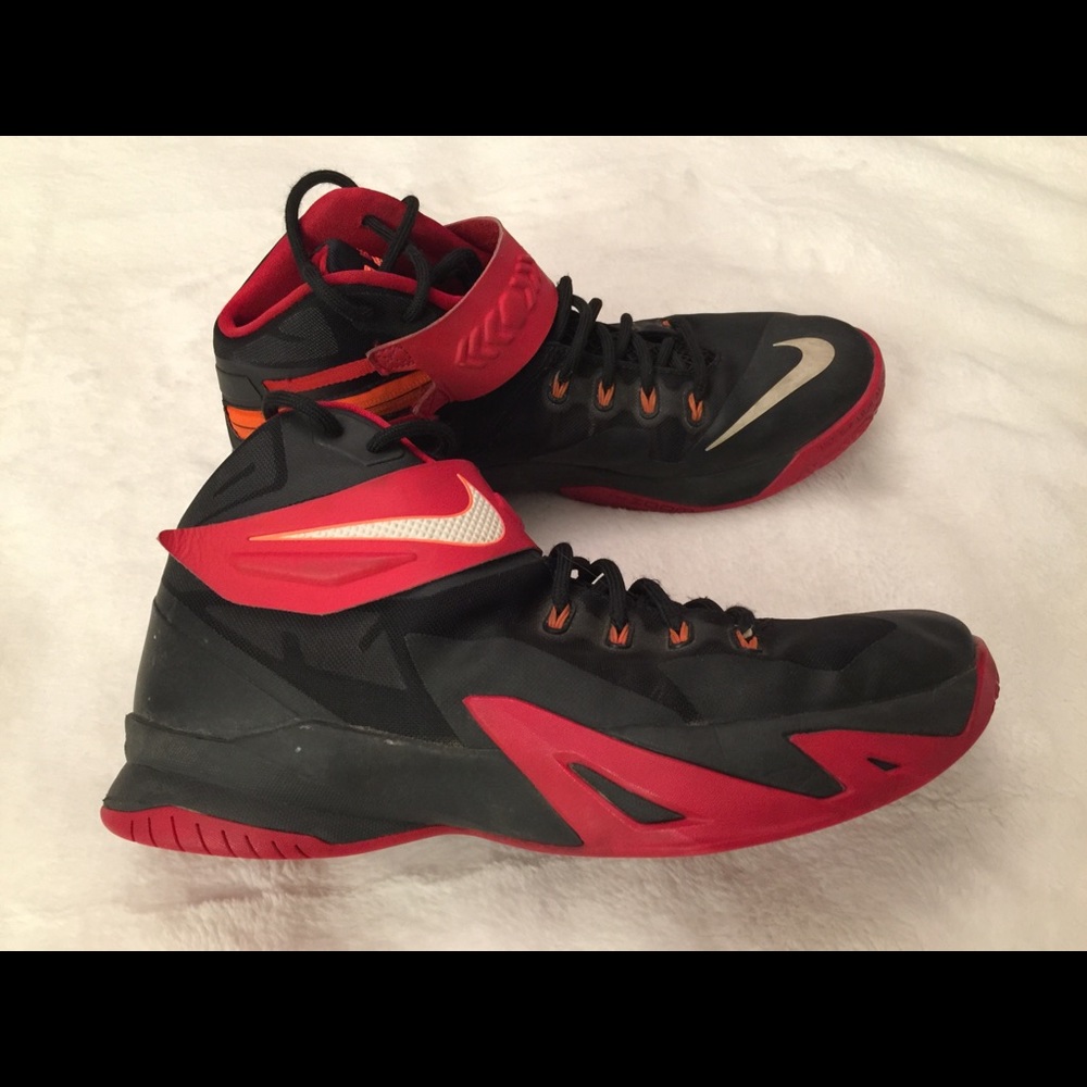 Lebrons basketball shoes